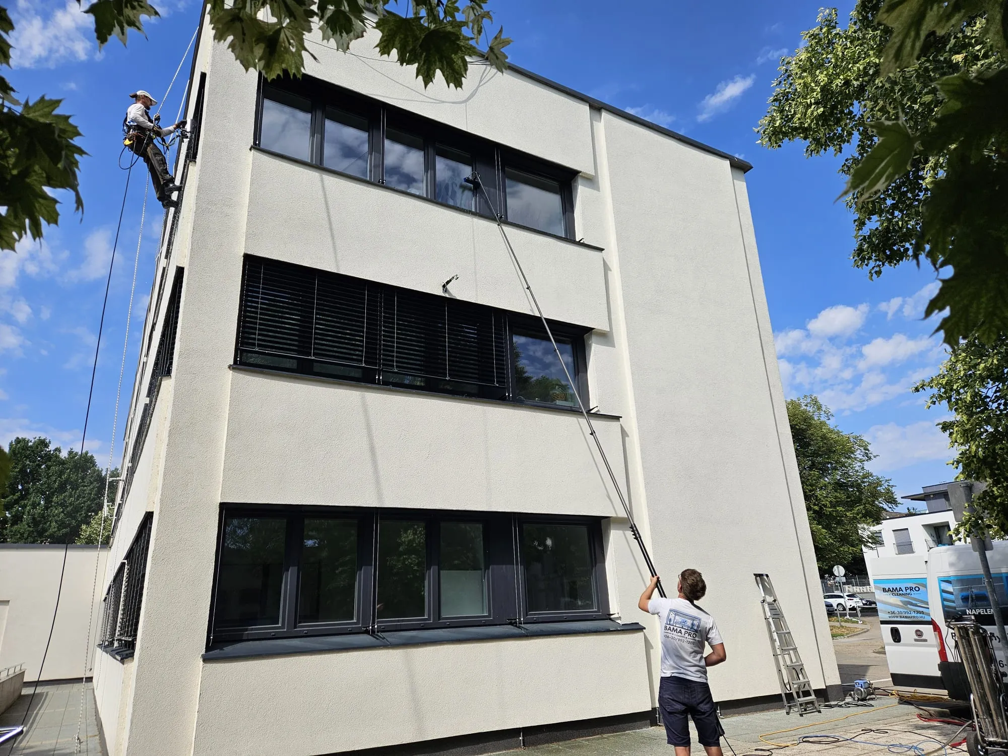 Ipari napelem, üveg és homlokzat tisztítás