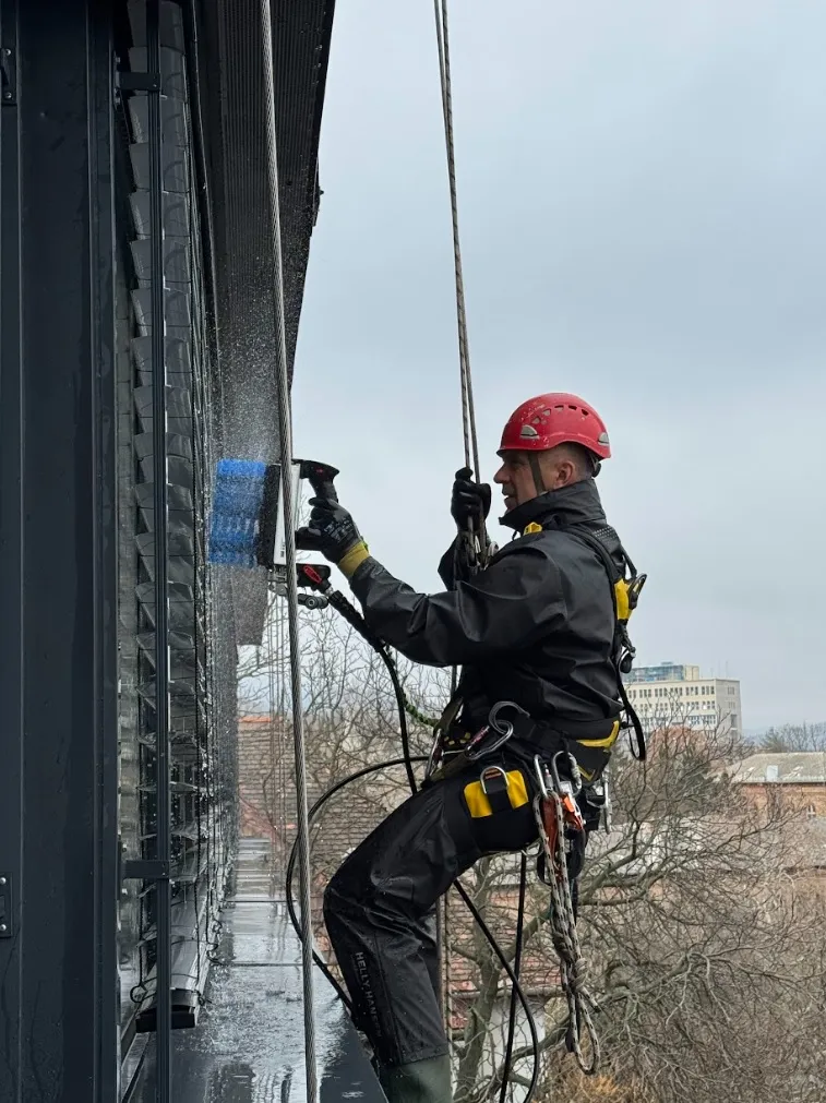 Ipari zsalúzia tisztítás részlet