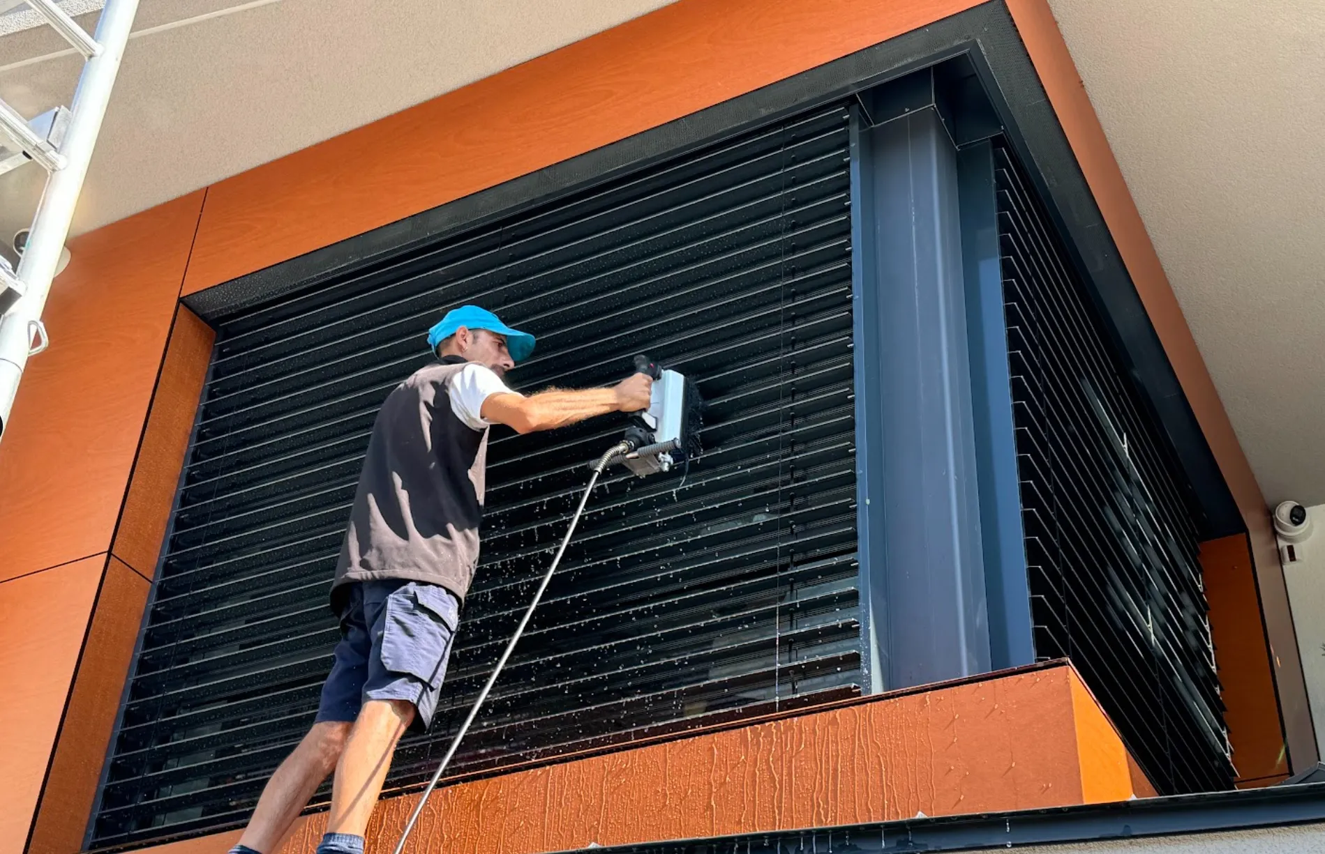 Zsalúzia tisztítás célszerszámokkal