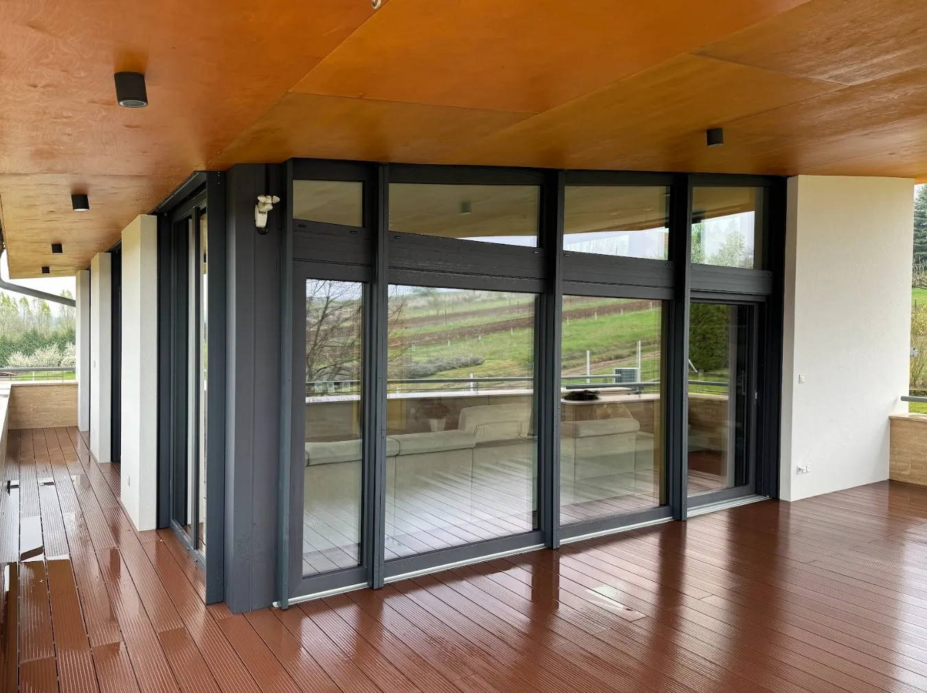 Zsalúzia és üvegfelület tisztítása