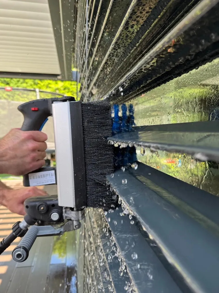 Professzionális zsalúzia tisztítás célszerszámokkal